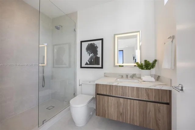 $1,985,000 | 94 Southwest 28th Road, Unit 3, Miami, FL 33129