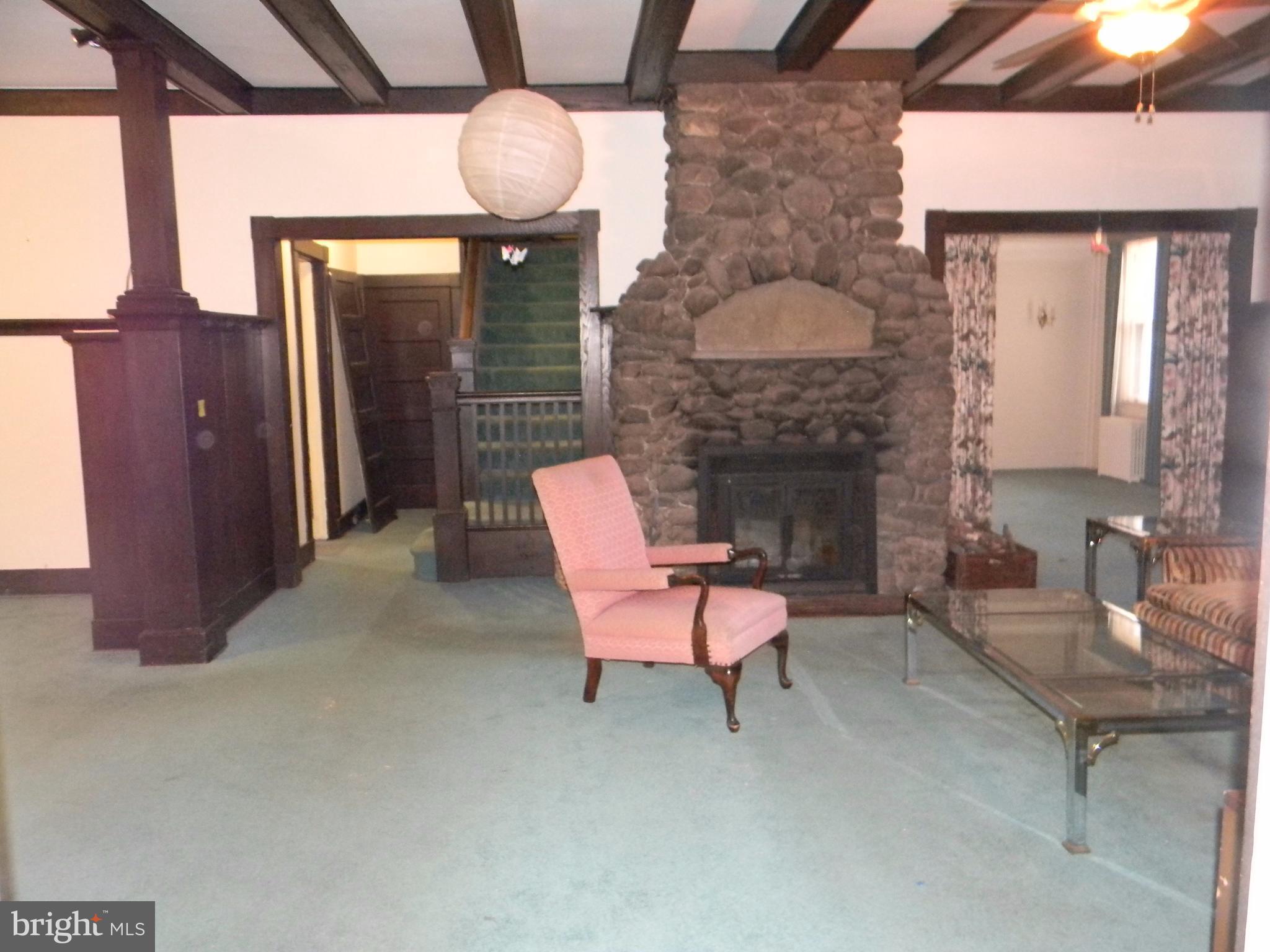 2707 Lawina Road Baltimore, MD 21216 - Photo 3 of 29 Living Room