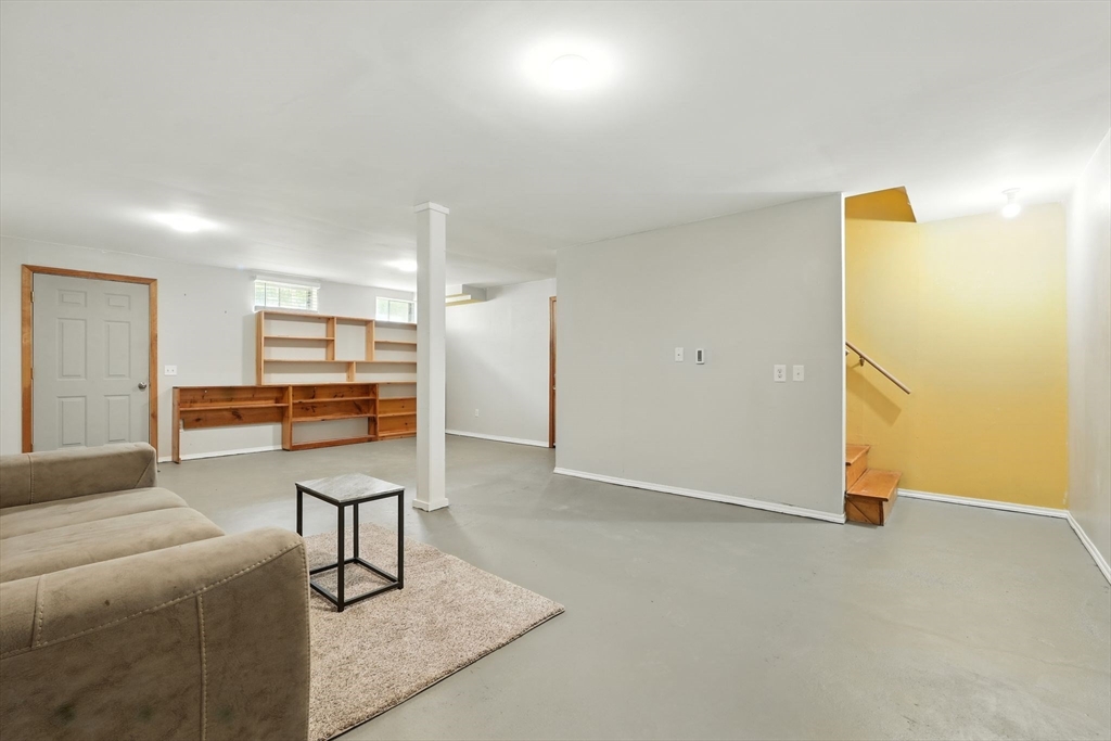 178 West Pomeroy Lane Amherst, MA 01002 - Photo 18 of 34 a living room with furniture