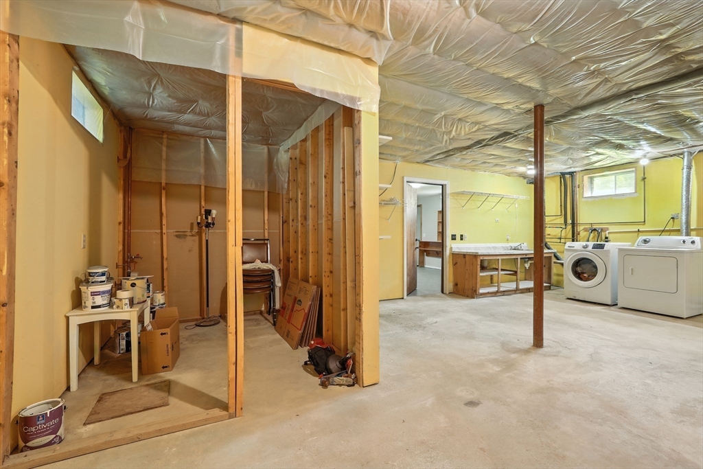 178 West Pomeroy Lane Amherst, MA 01002 - Photo 20 of 34 a view of a livingroom with furniture and a ceiling fan