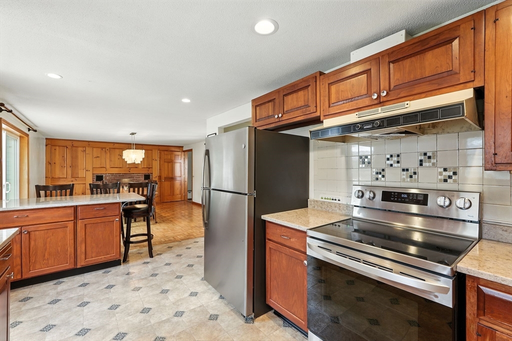 178 West Pomeroy Lane Amherst, MA 01002 - Photo 8 of 34 a kitchen with stainless steel appliances granite countertop a stove and a refrigerator