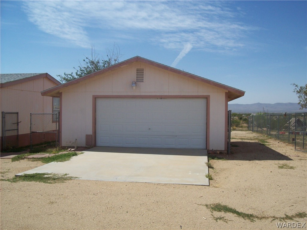 3905 Araby Road Golden Valley, AZ 86413 - Photo 4 of 29 a front view of a house with a yard