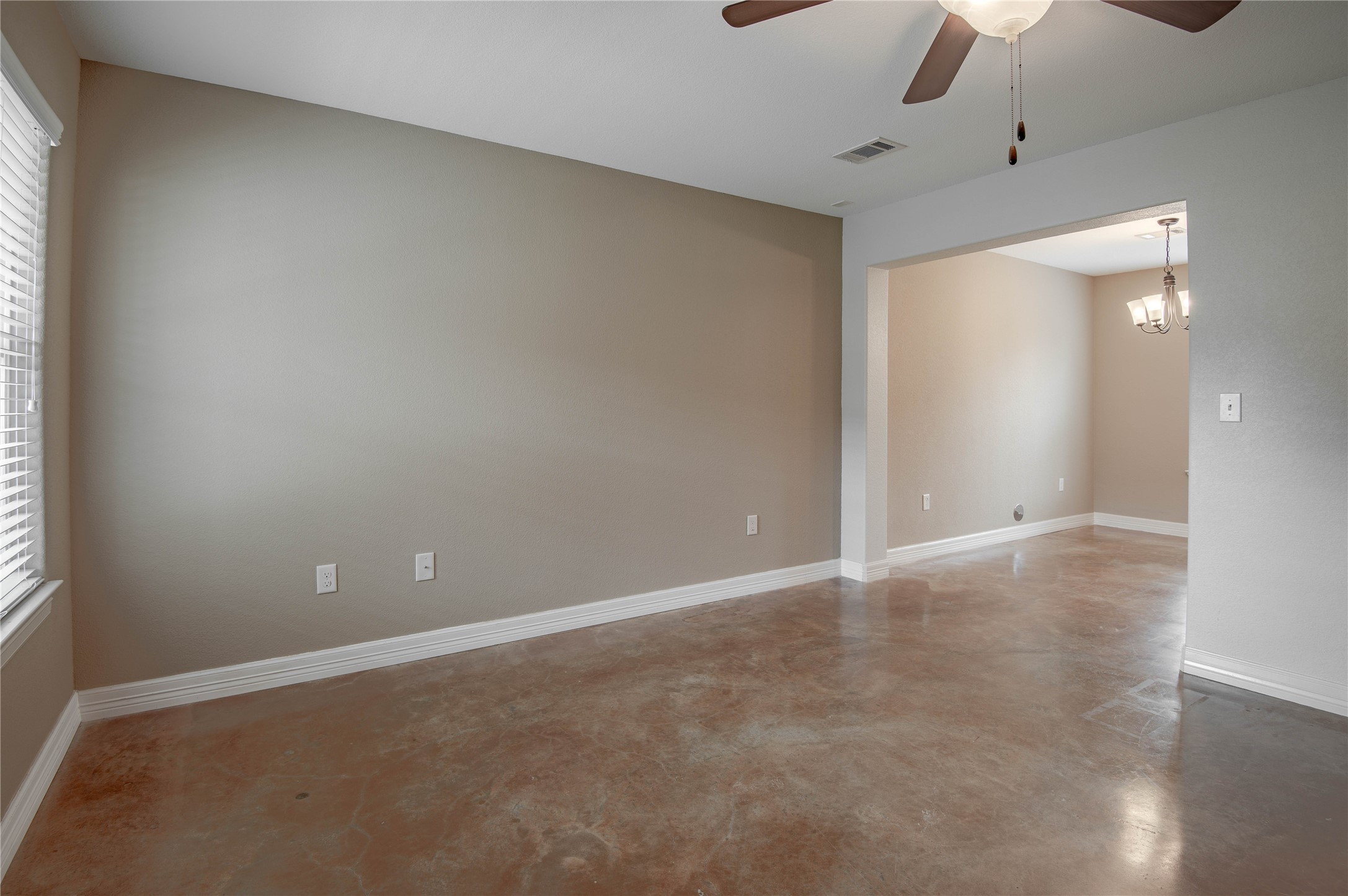 2002 20th Street, Unit 103 Huntsville, TX 77340 - Photo 4 of 23