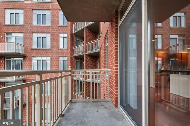 $424,900 | 4480 Market Commons Drive, Unit 505, Fairfax, VA 22033