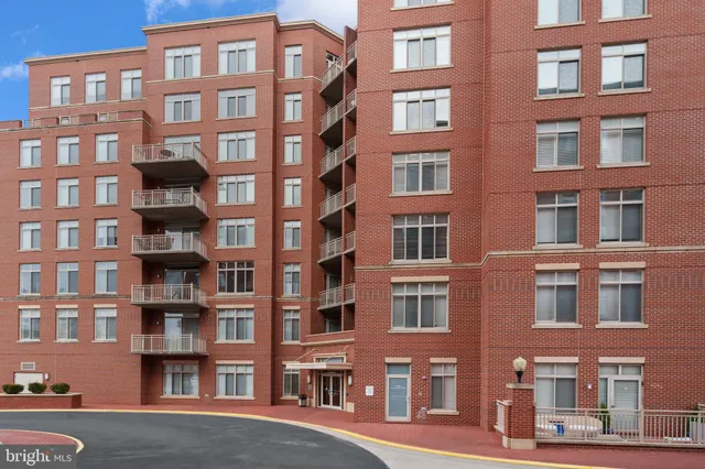 $424,900 | 4480 Market Commons Drive, Unit 505, Fairfax, VA 22033