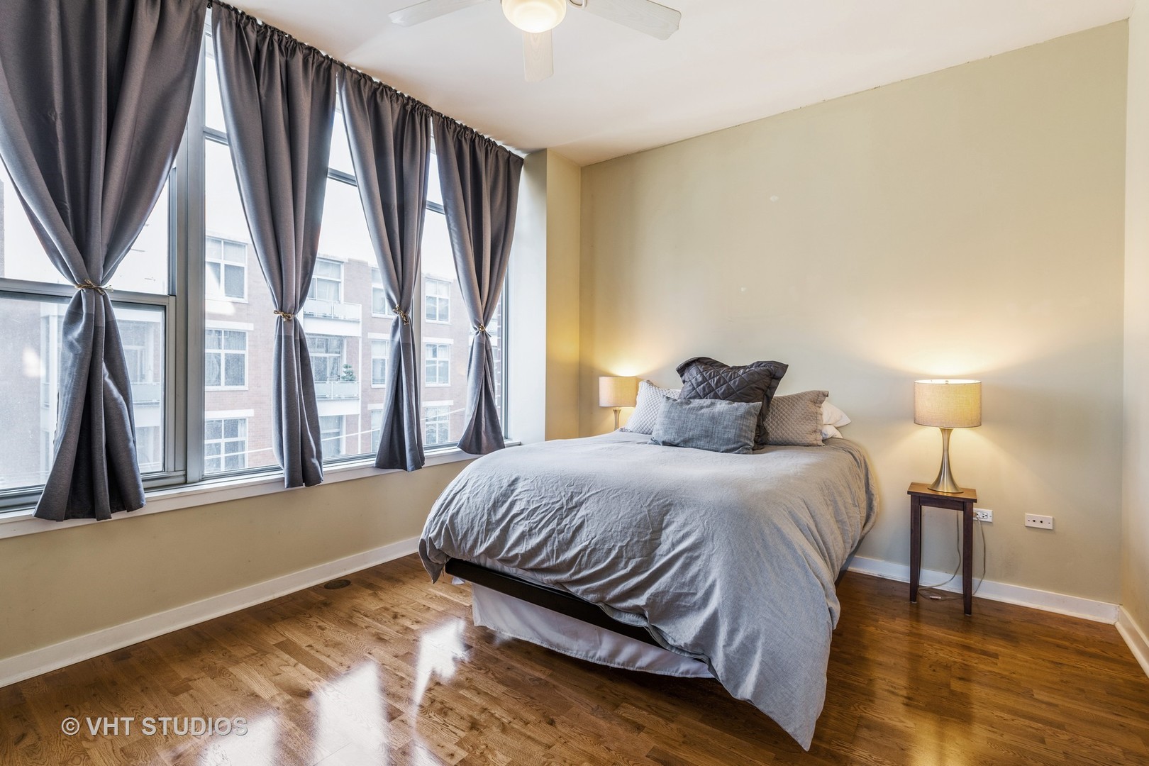 901 West Madison Street, Unit 407 Chicago, IL 60607 - Photo 5 of 11 a bedroom with a bed and a large window