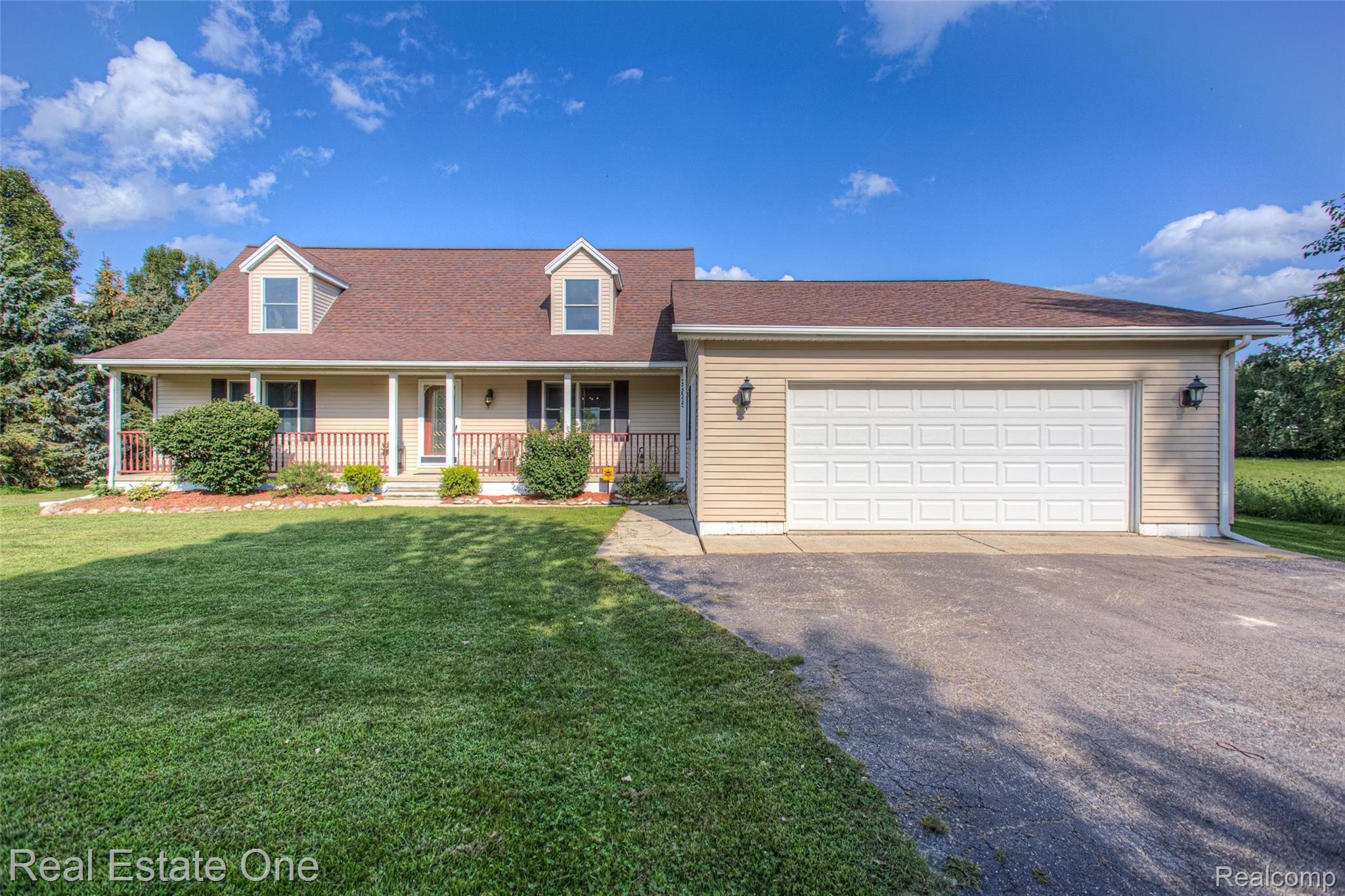 22695 Otter Road New Boston, MI 48164 - Photo 1 of 37 -24.jpg