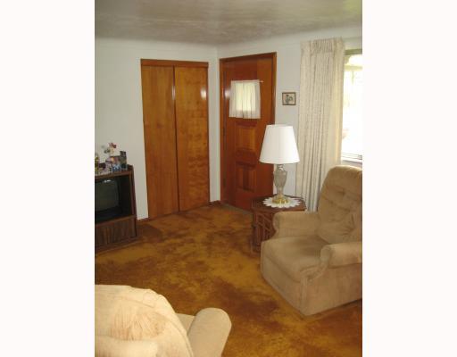 1635 Keystone Park Road New Alexandria, PA 15670 - Photo 2 of 9 Living Room.