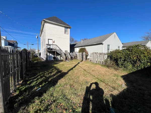 a view of a back yard of the house