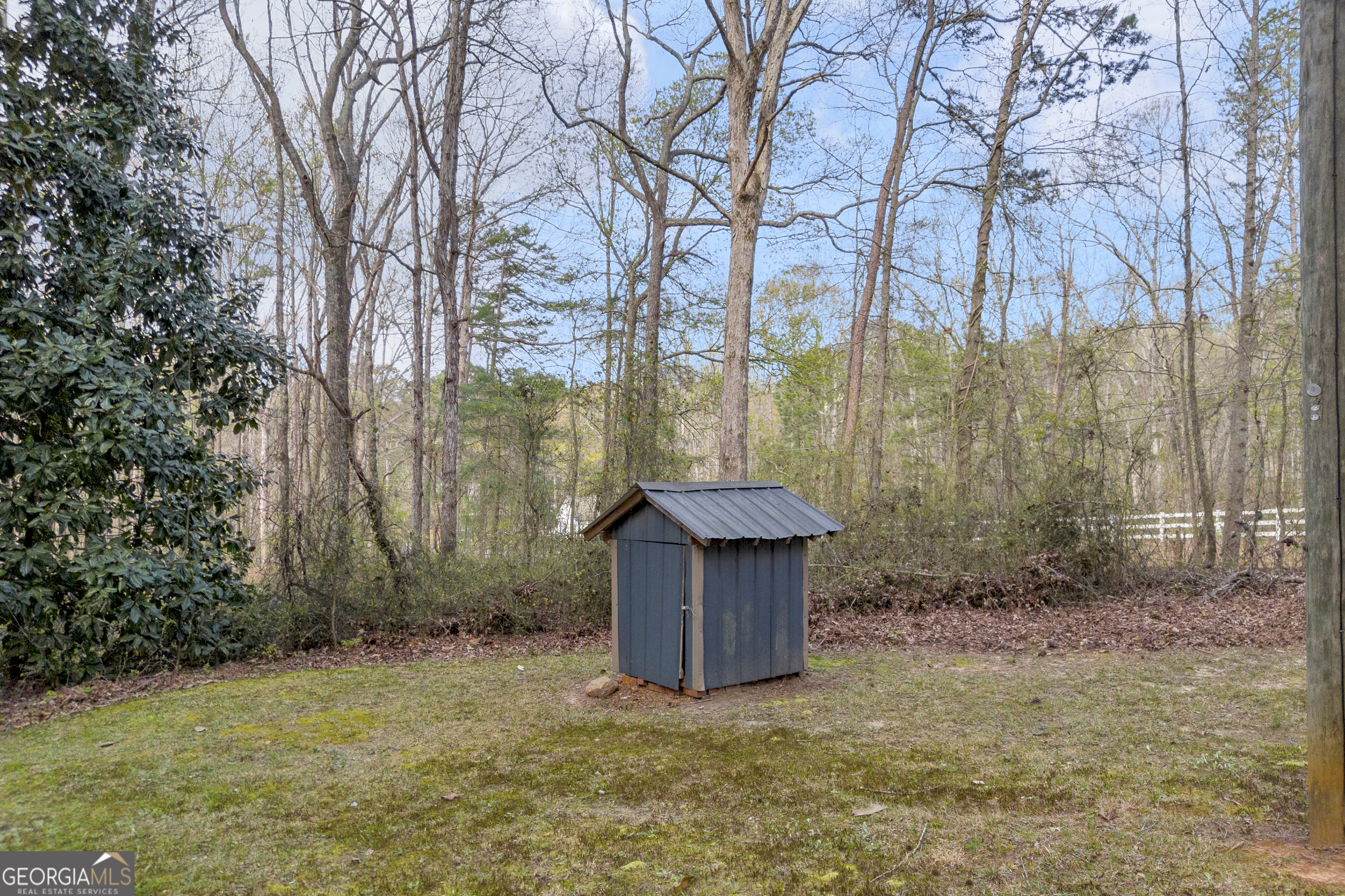 342 Brown Bridge Road Auburn, GA 30011 - Photo 13 of 74 a backyard of a house with lots of green space