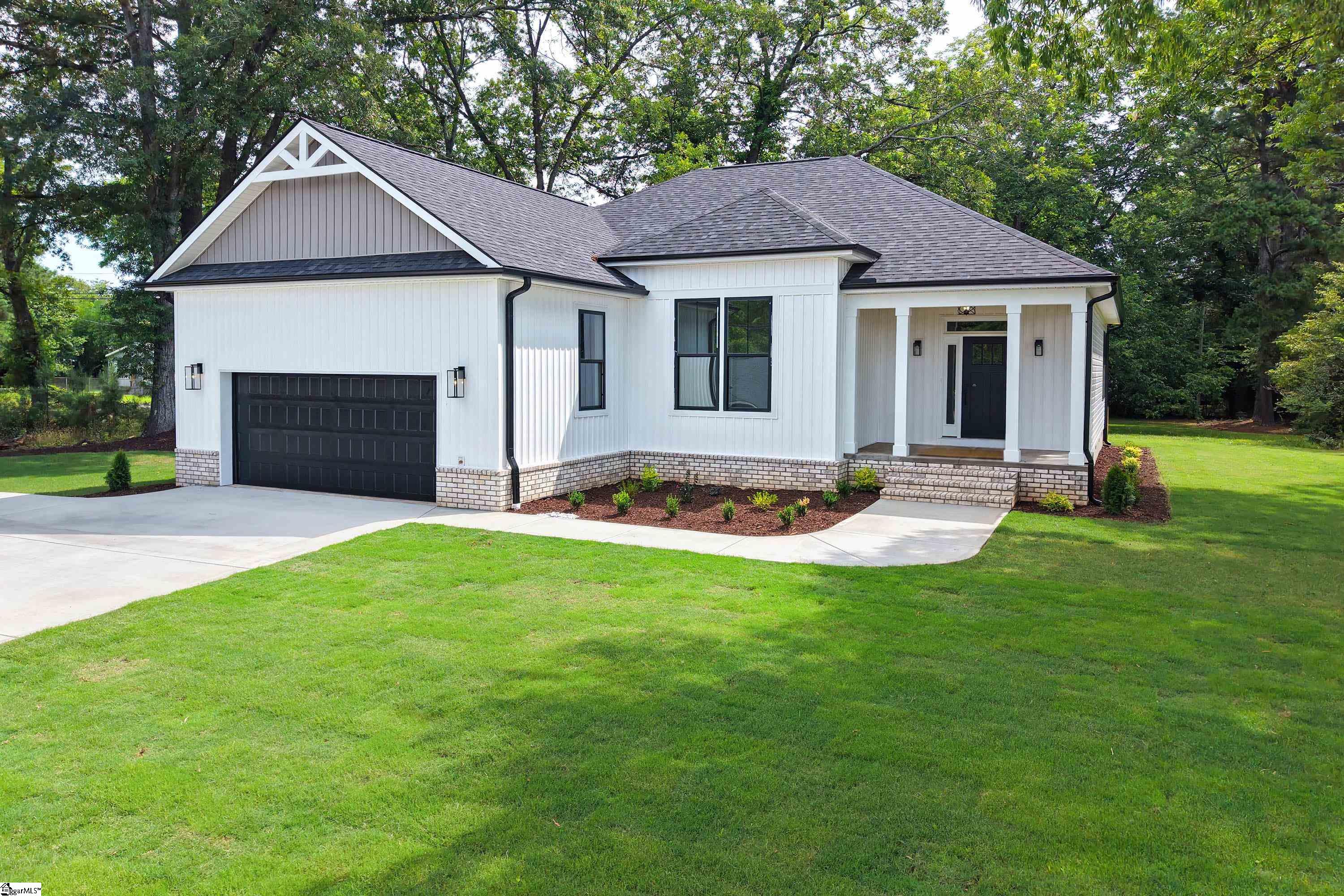 206 North Hamilton Street Williamston, SC 29697 - Photo 1 of 40