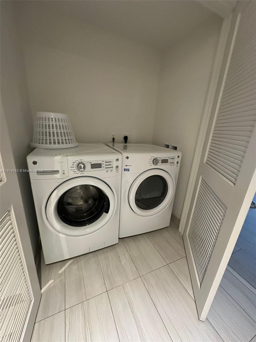 4010 South Ocean Drive, Unit R1507 Hollywood, FL 33019 - Photo 11 of 14 a utility room with dryer and washer