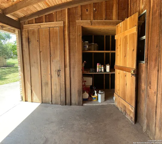 a view of a yard with a house