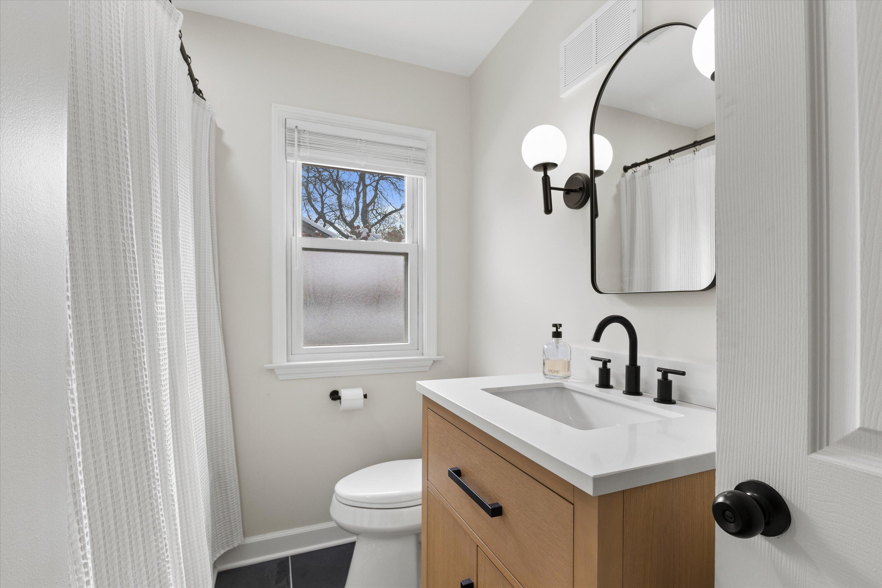 720 Russet Street Racine, WI 53405 - Photo 17 of 27 17-925A9309