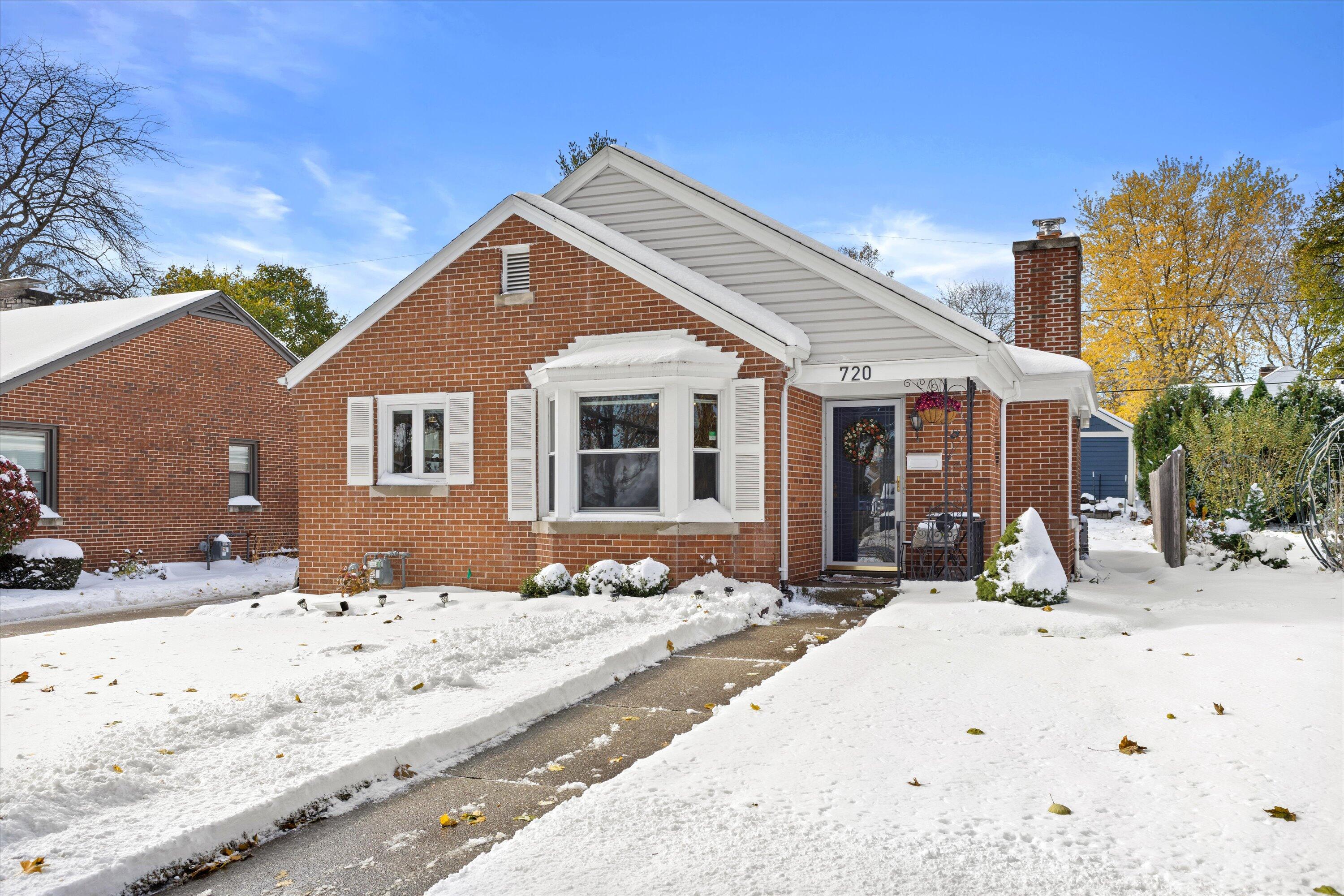 720 Russet Street Racine, WI 53405 - Photo 4 of 27 04-925A9225