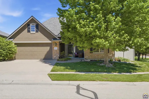 $467,777 | 2240 Southwest Millers Glen Drive, Topeka, KS 66614
