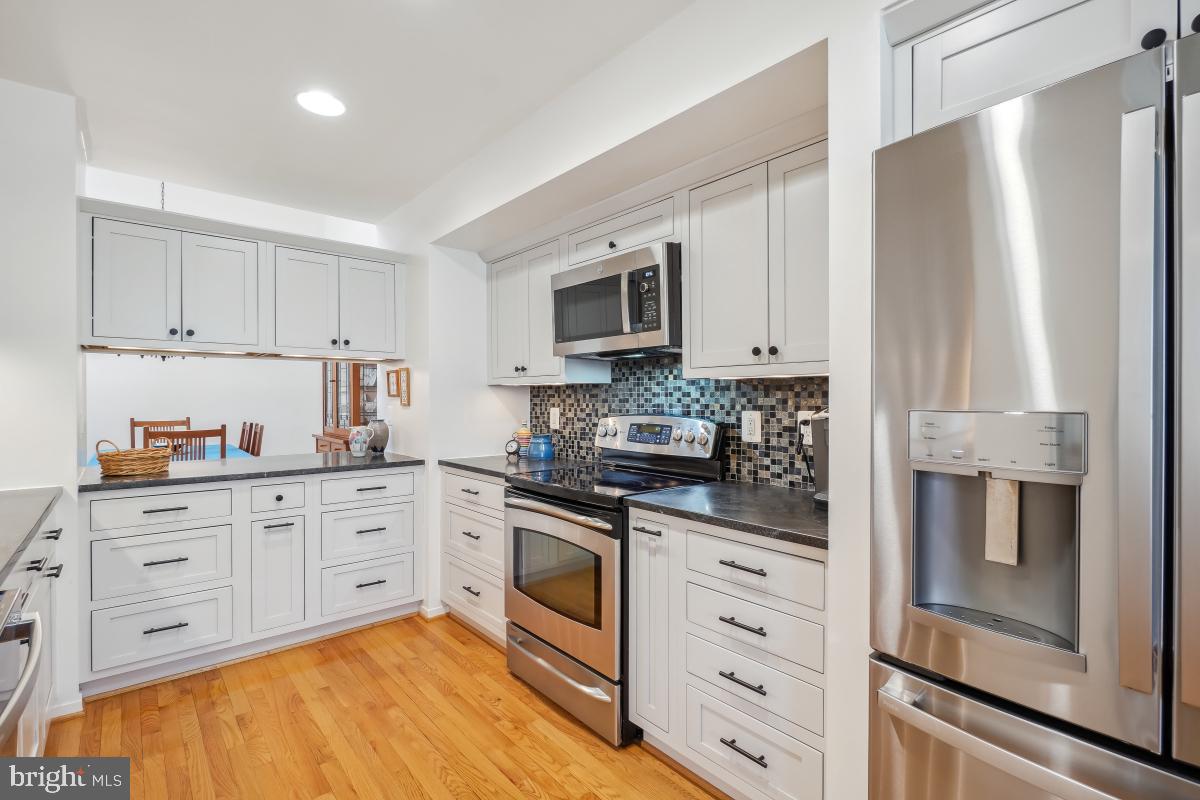 2006 Turtle Pond Drive Reston, VA 20191 - Photo 11 of 49 Gallery Image 11