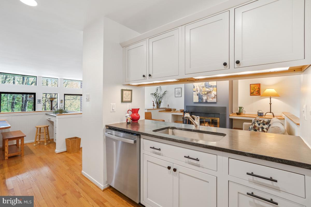 2006 Turtle Pond Drive Reston, VA 20191 - Photo 13 of 49 Gallery Image 13