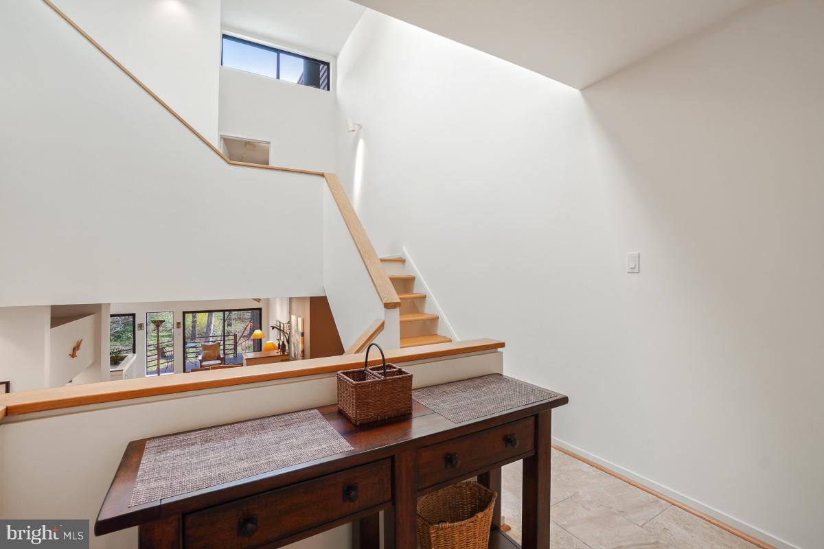 2006 Turtle Pond Drive Reston, VA 20191 - Photo 5 of 49 Gallery Image 5
