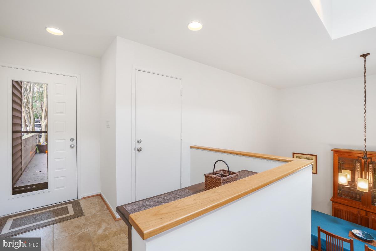 2006 Turtle Pond Drive Reston, VA 20191 - Photo 6 of 49 Gallery Image 6