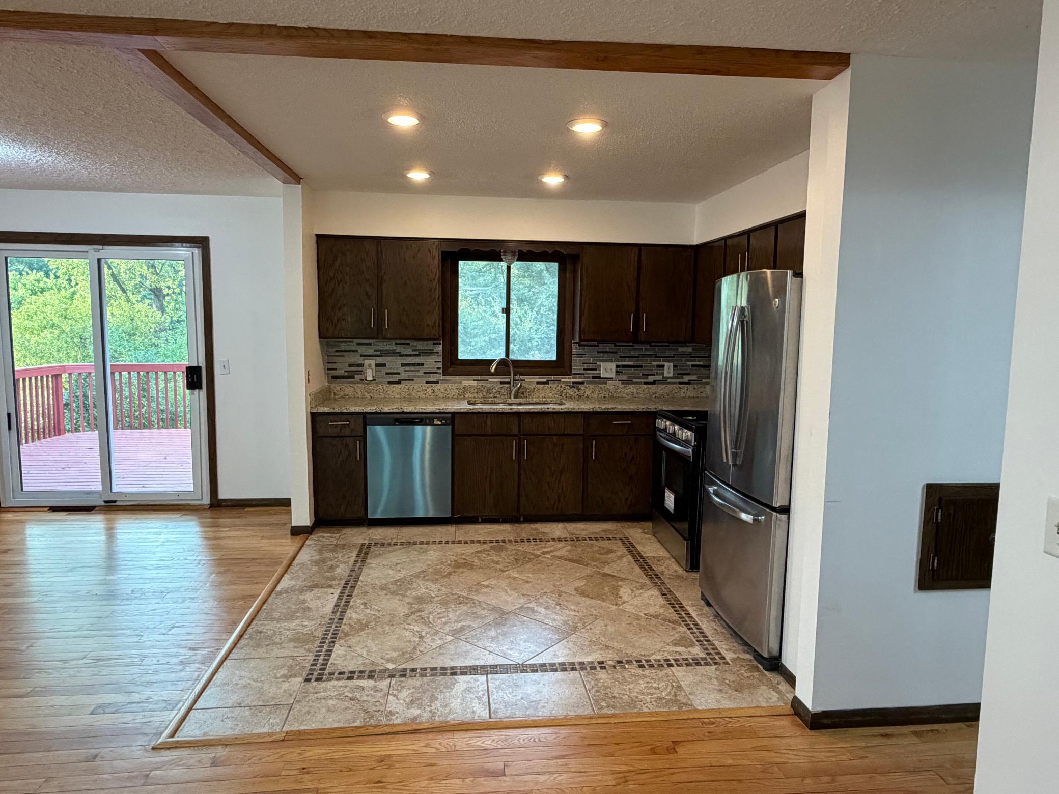404 Cimarron Road Apple Valley, MN 55124 - Photo 3 of 24