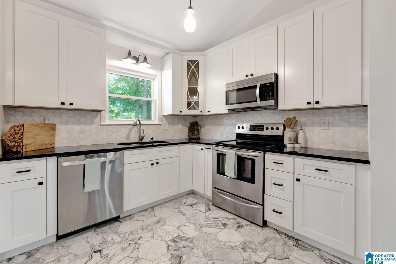 4608 Chablis Way Birmingham, AL 35244 - Photo 8 of 22