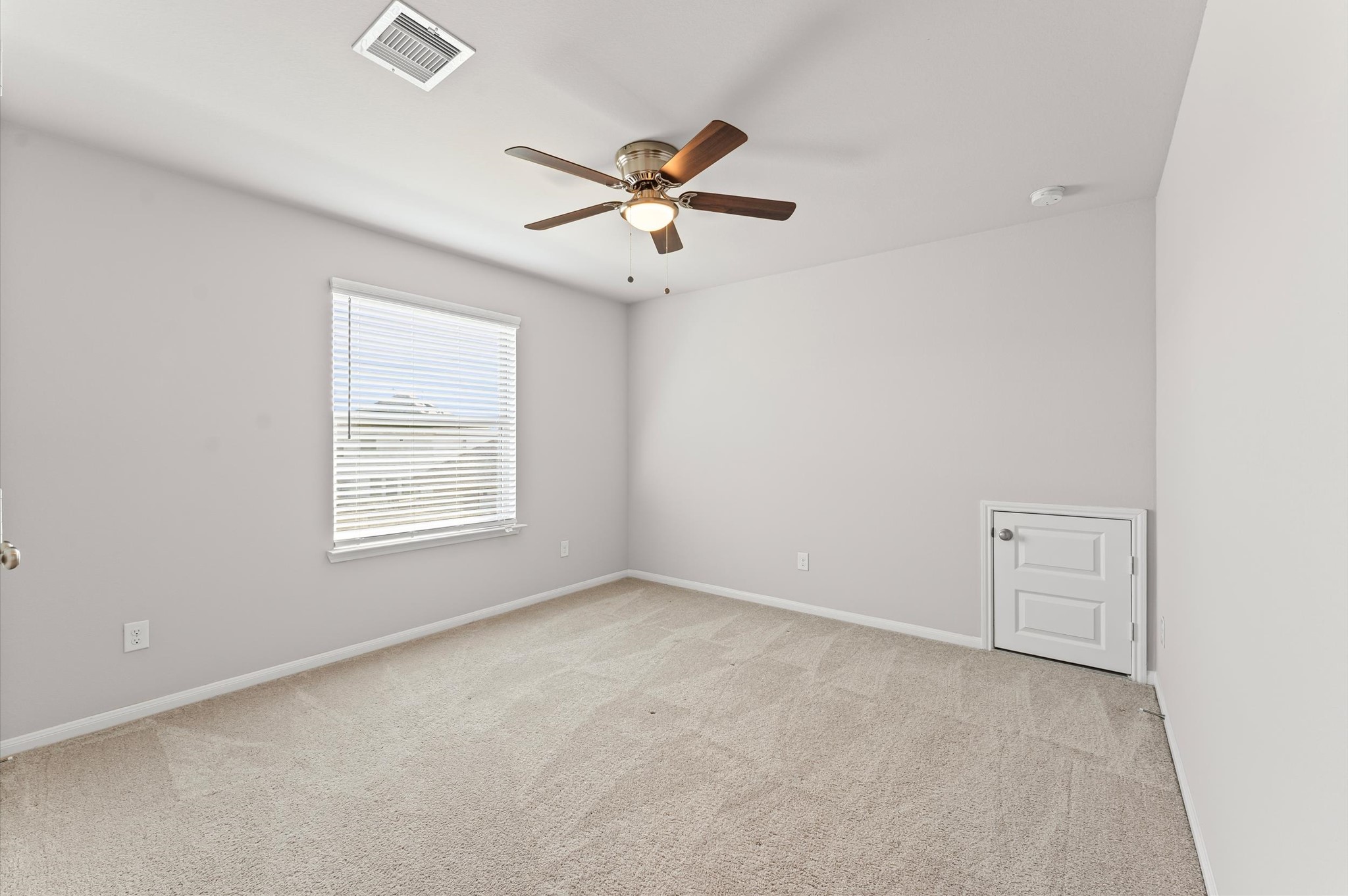 15207 Lake Erie Drive Humble, TX 77396 - Photo 21 of 37 an empty room with windows and fan