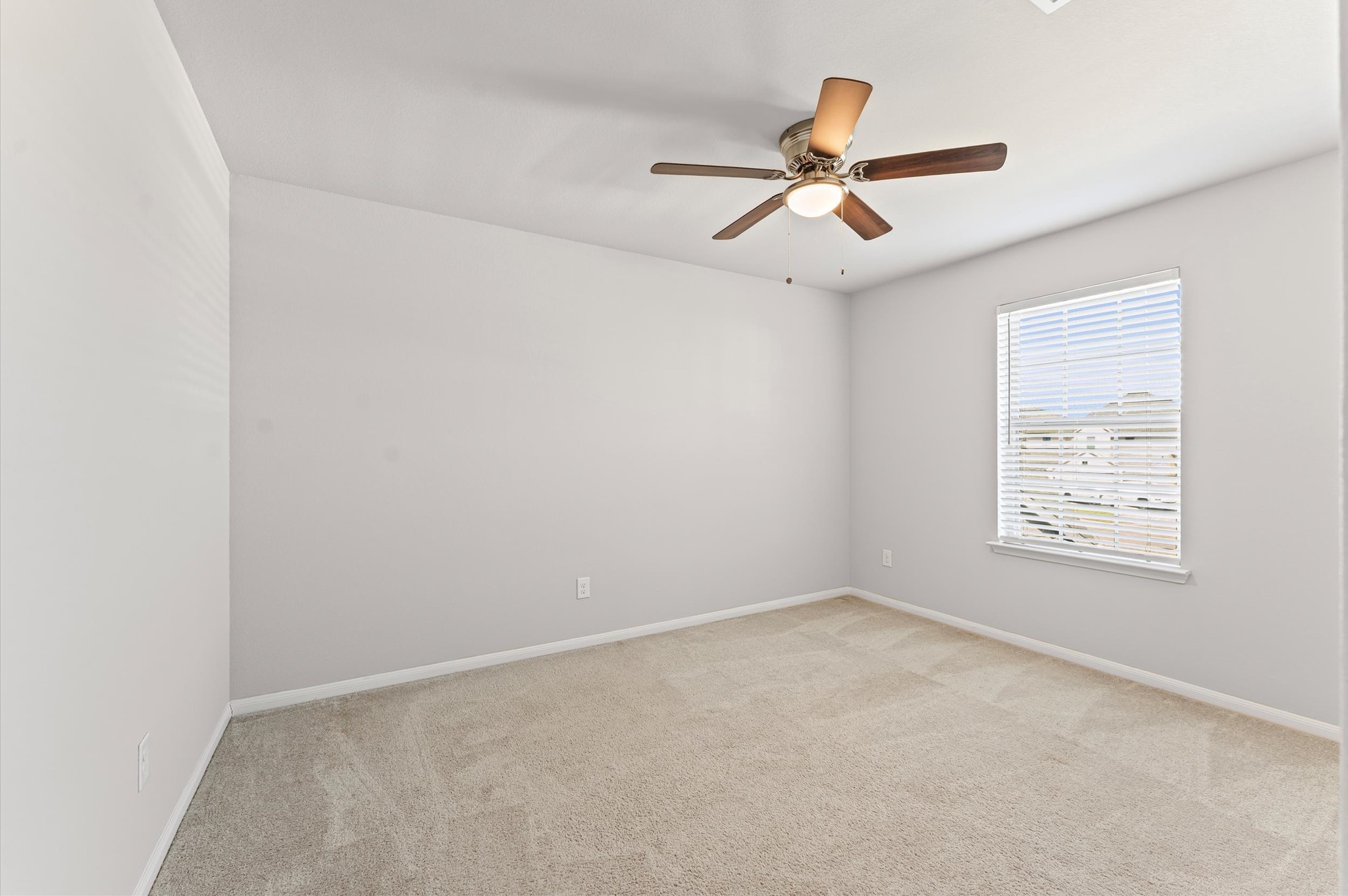 15207 Lake Erie Drive Humble, TX 77396 - Photo 26 of 37 an empty room with windows and ceiling fan