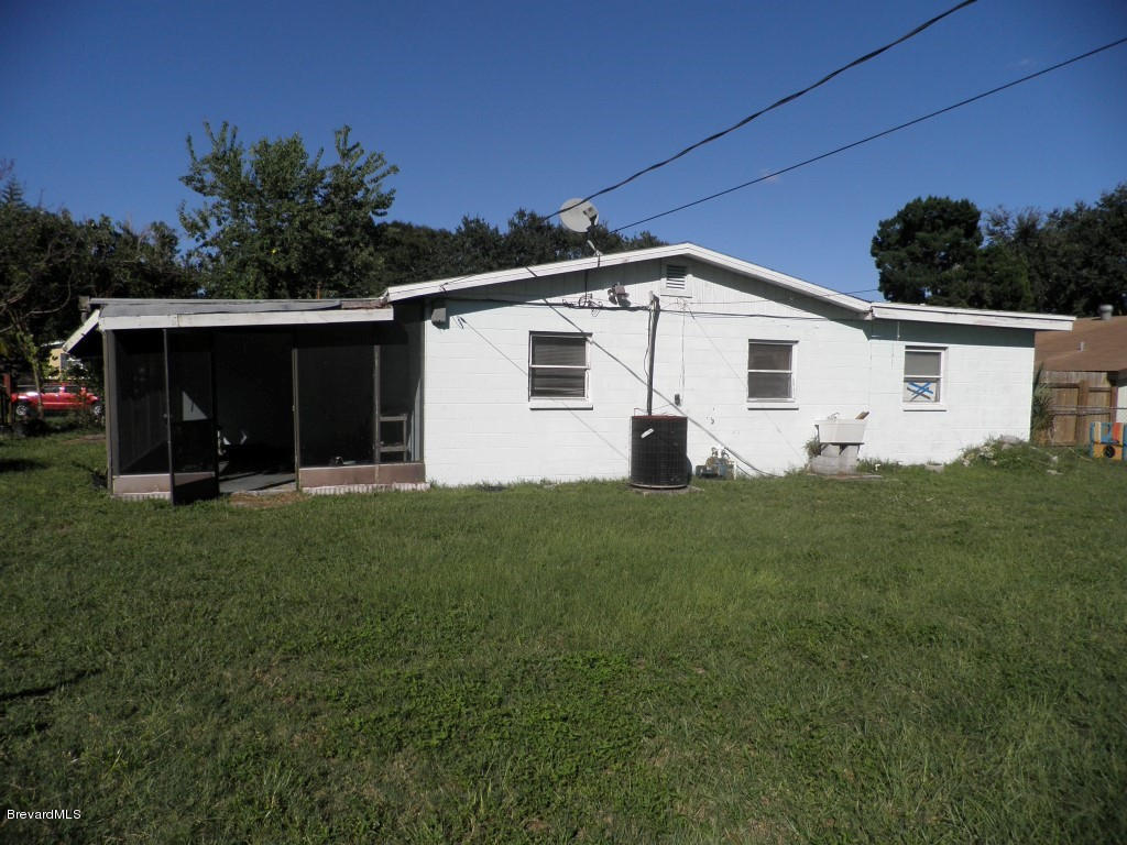 2095 Nottingham Road Melbourne, FL 32935 - Photo 13 of 13 Backyard