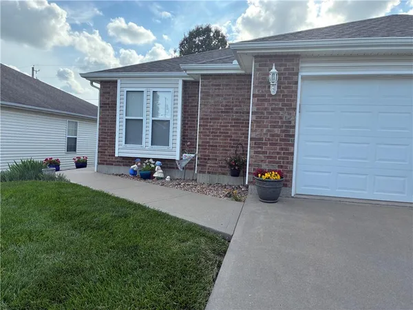 $255,000 | 3004 Prairie View Drive, Harrisonville, MO 64701