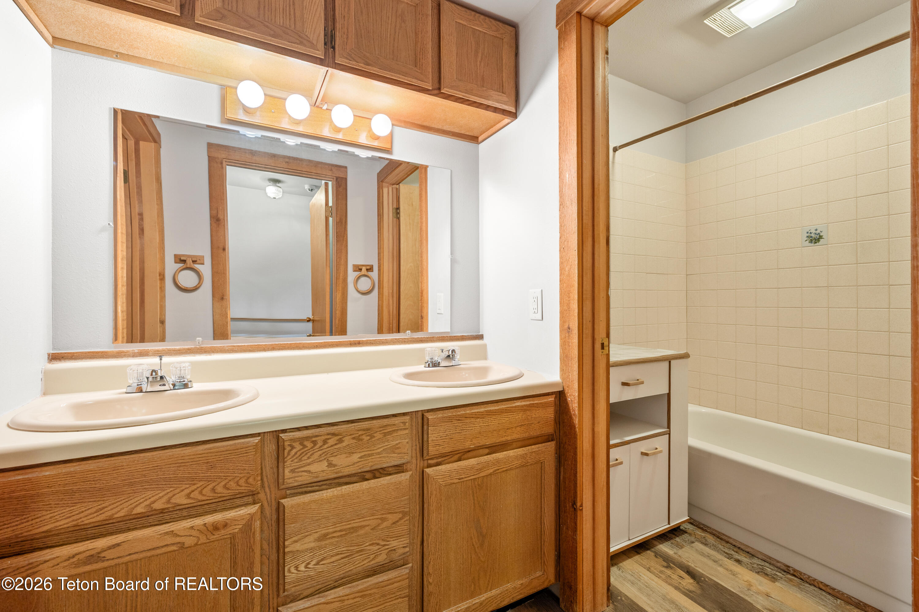 555 Ridgeview Drive Jackson, WY 83001 - Photo 13 of 23 13 Downstairs Primary Bath