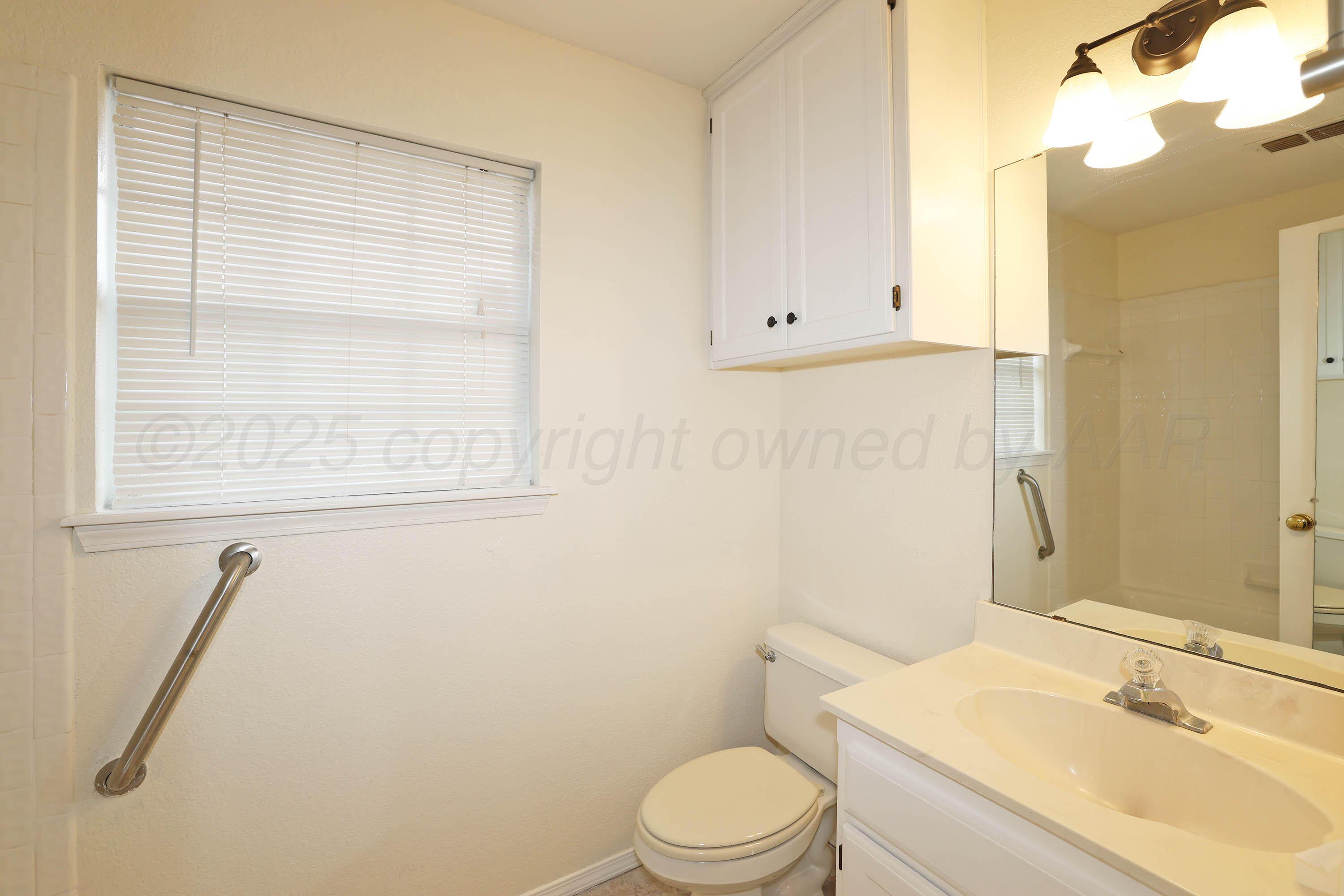 5706 Laguna Drive Amarillo, TX 79110 - Photo 15 of 27 14-Primary Bath