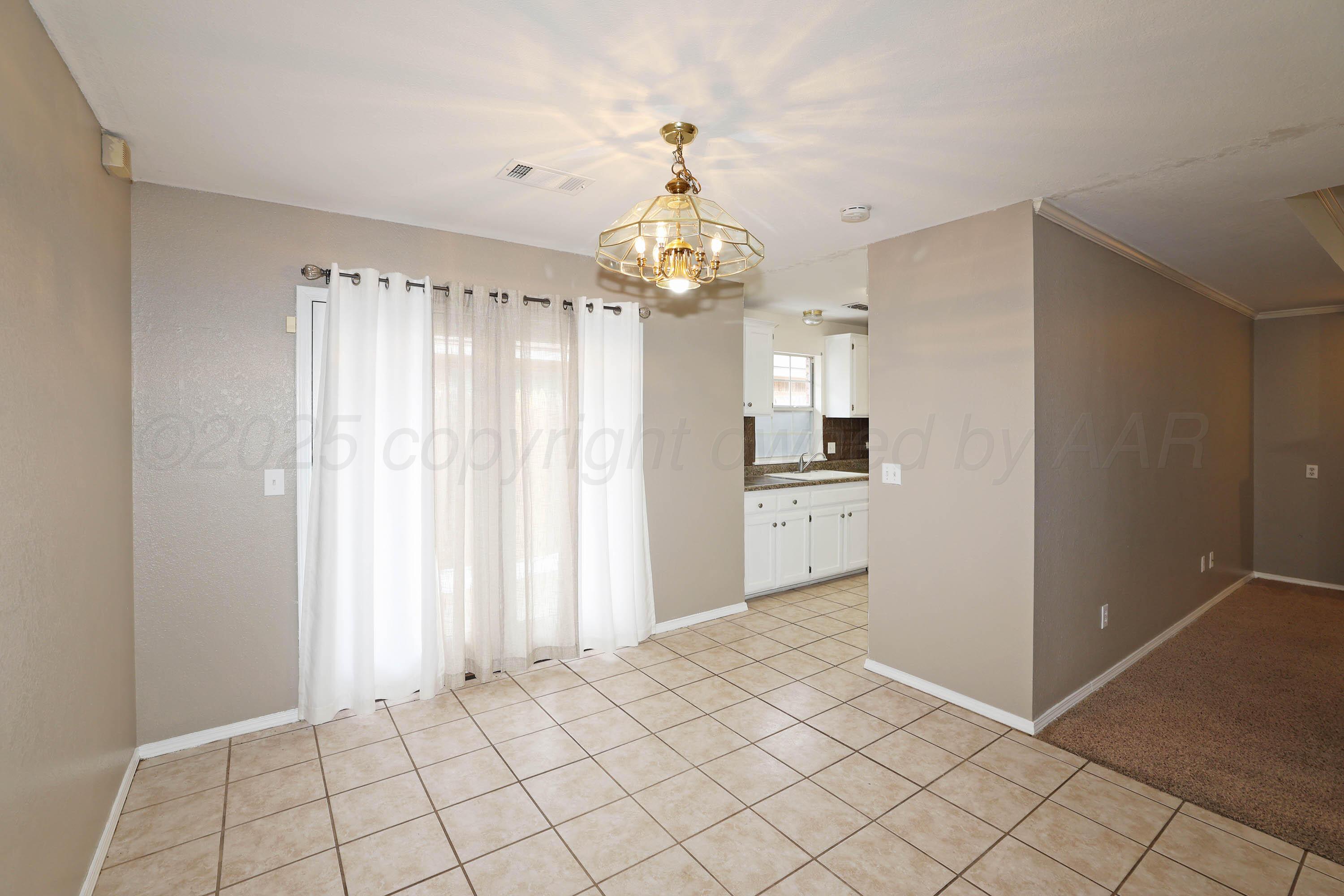 5706 Laguna Drive Amarillo, TX 79110 - Photo 6 of 27 6-Dining Area