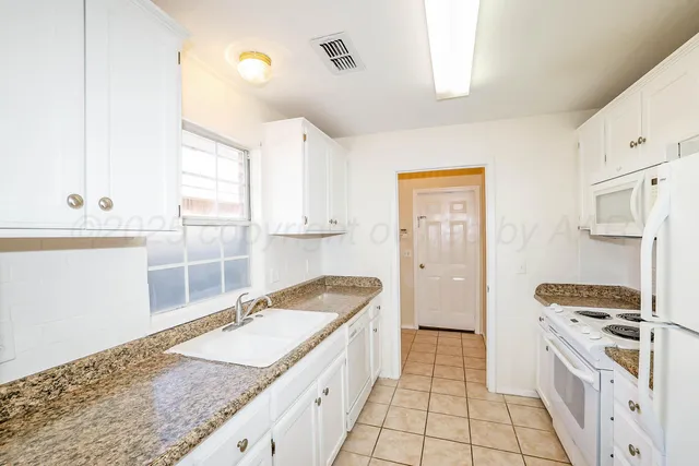 $1,550 | 5706 Laguna Drive, Amarillo, TX 79110