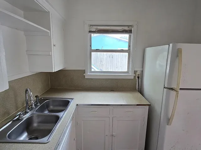 $1,250 | 215 Park Street, Baytown, TX 77520