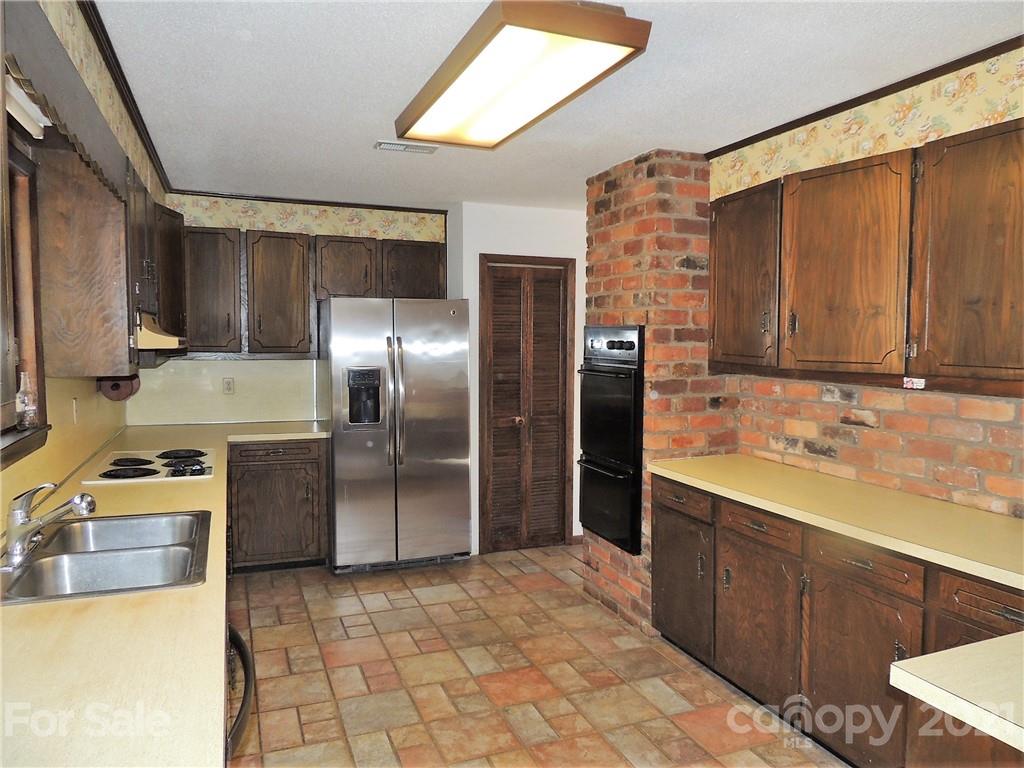 21 Country Road Hendersonville, NC 28791 - Photo 14 of 33 Gallery Image 14