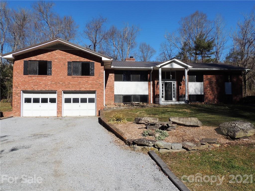 21 Country Road Hendersonville, NC 28791 - Photo 3 of 33 Gallery Image 3
