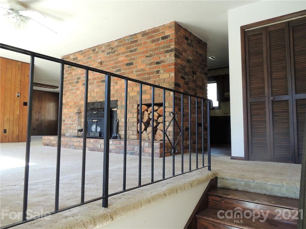 21 Country Road Hendersonville, NC 28791 - Photo 8 of 33 Gallery Image 8