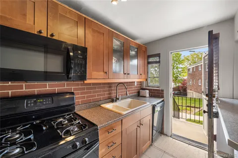 $379,000 | 224-30 Manor Road, Unit DUPLEX | Bellerose
