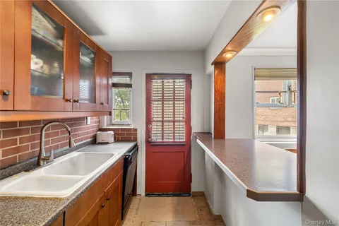 $379,000 | 224-30 Manor Road, Unit DUPLEX | Bellerose