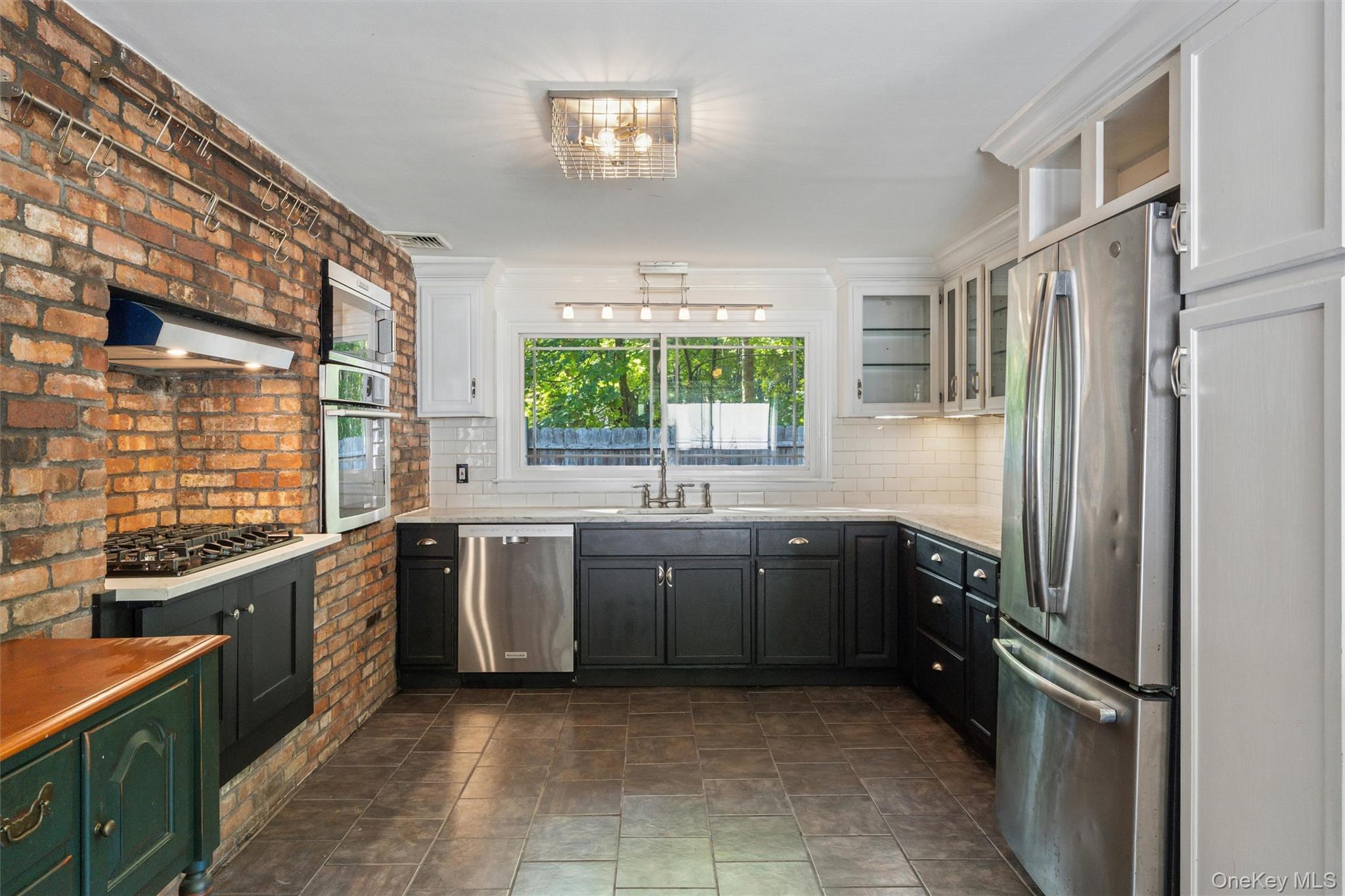 29 Squiretown Road, Unit D Hampton Bays, NY 11946 - Photo 10 of 16