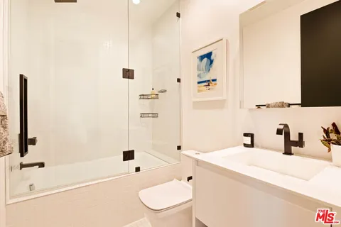 $4,050,000 | 157 South Lucerne Boulevard, Los Angeles, CA 90004