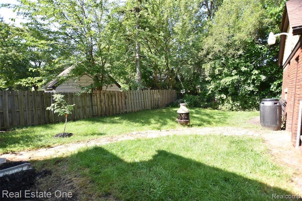 206 Chippewa Road Pontiac, MI 48341 - Photo 33 of 35