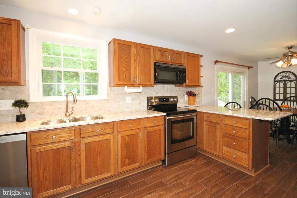 7207 Reservation Drive Springfield, VA 22153 - Photo 8 of 29 Kitchen