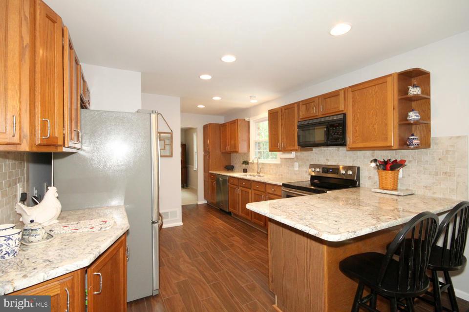 7207 Reservation Drive Springfield, VA 22153 - Photo 9 of 29 Kitchen