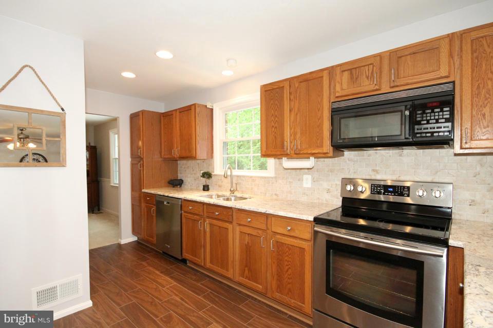 7207 Reservation Drive Springfield, VA 22153 - Photo 10 of 29 Kitchen