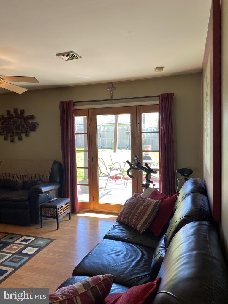 52 Gamewood Road Levittown, PA 19057 - Photo 23 of 44