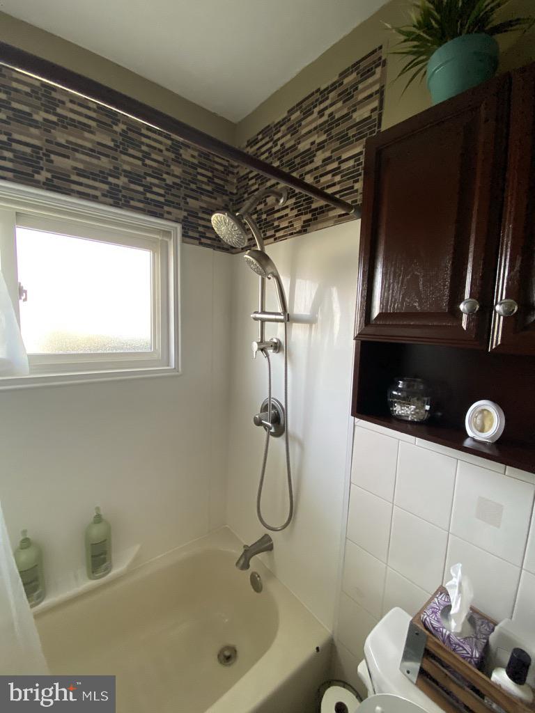52 Gamewood Road Levittown, PA 19057 - Photo 36 of 44