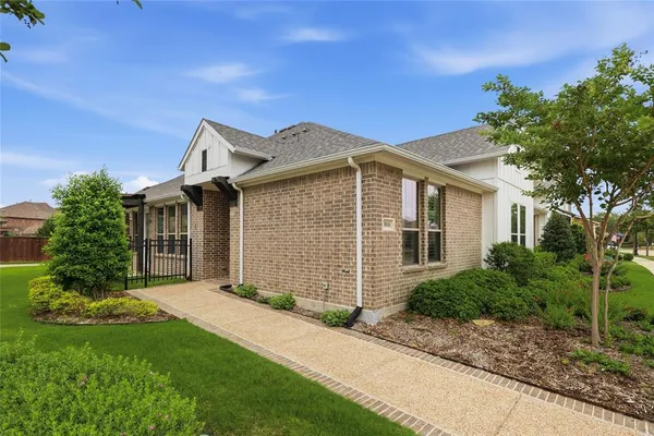 $414,900 | 3806 Crested Eagle Way, Arlington, TX 76005