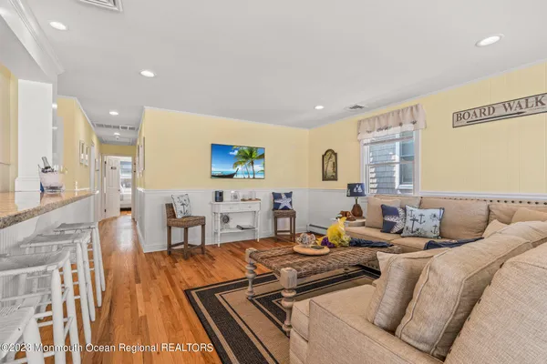 $7,850 | 1404 Oceanfront, Unit UPPR, Lavallette, NJ 08735